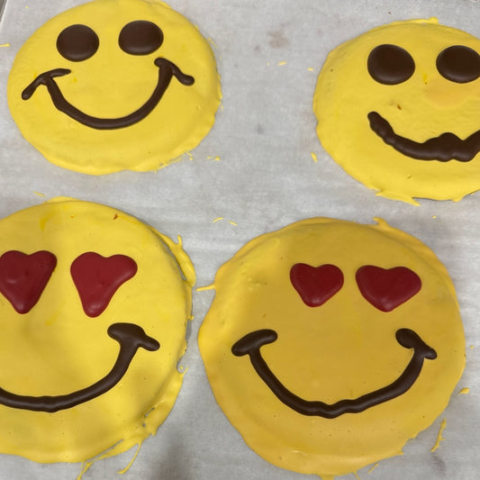 Giant Smiley Face Organic Dog Cookie (Box of 6)
